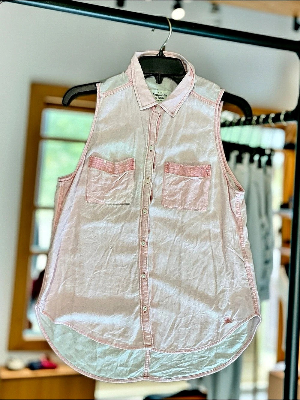 Abercrombie & Fitch Pink Sleeveless Button Down Size Medium Like New